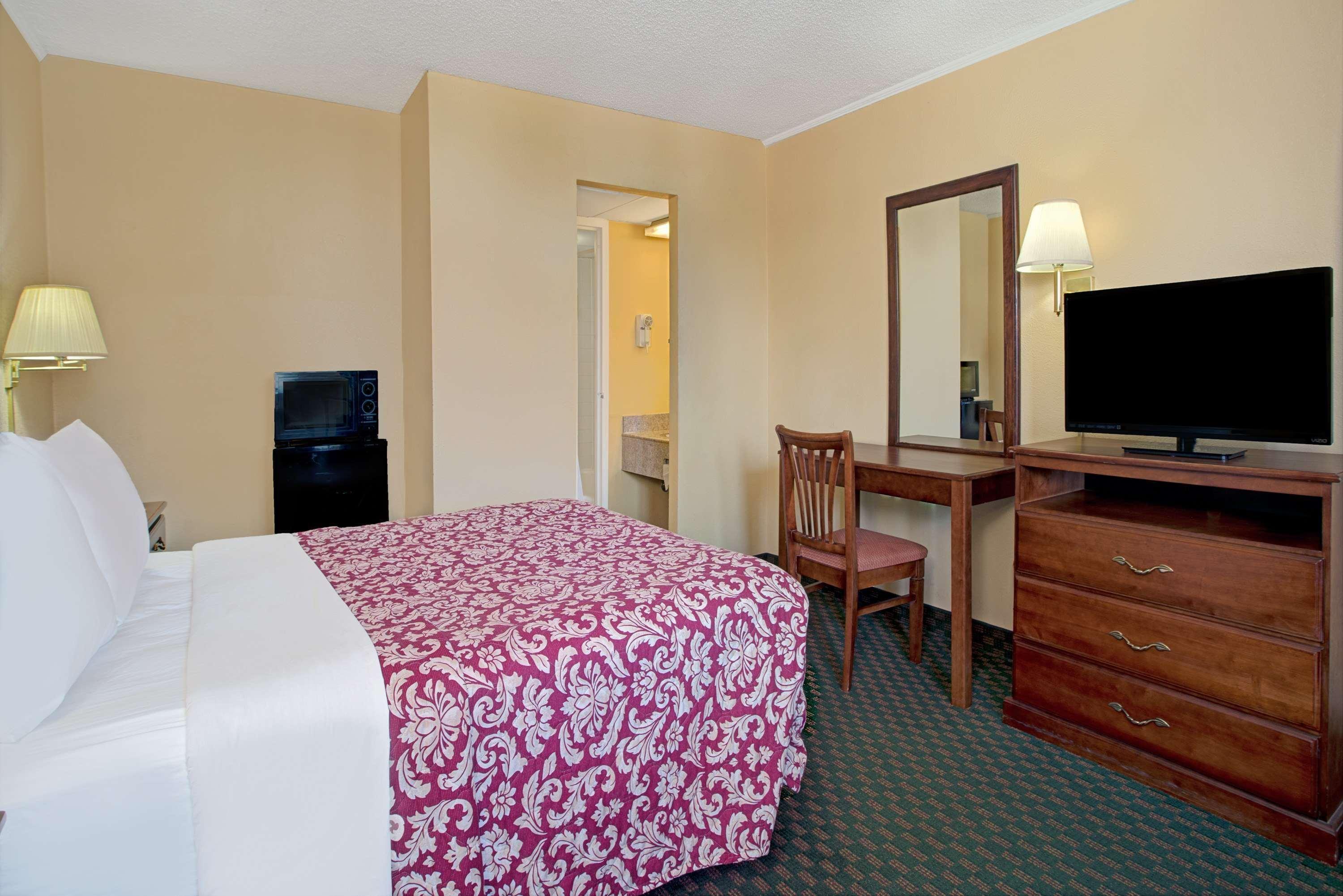 Days Inn By Wyndham Alexandria South Exteriér fotografie